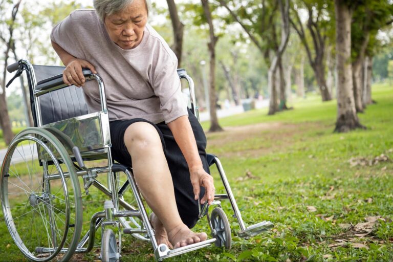 โรคปลอกประสาทเสื่อมแข็ง (Multiple Sclerosis) คืออะไร รักษาอย่างไร?